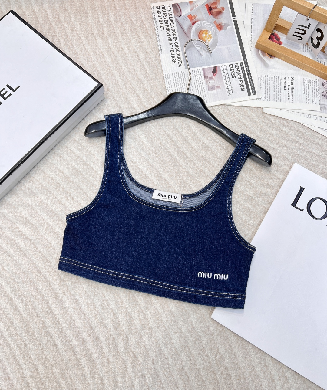 NO:297455,Vest skirt Miumiu denim vest skirt suit, customized YB twill cotton denim material Enzyme craft washing Three-dimensional and stylish Retro sweet Denim vest Lines and side edges Reflect details Side zipper adjustment Convenient outfits Hot girls short strapless vest Match series hot skirts Fashionable and hot upper body The first choice for daily youthful and energetic outfits Customized surface accessories are complete with three standards, single sizes Size 36/38/40/42,,miumiu, skirts, alexander wang19860909背心半裙miumiu牛仔背心半裙套装,定制YB斜纹棉牛仔材质 酵素工艺水洗 立体有型 复古甜美 牛仔背心 线条走位收边 体现细节处理 侧面拉链调节 方便穿搭 辣妹短款抹胸背心 搭配系列热辣半裙 上身时髦热辣 日常青春活力穿搭首选 定制面辅料三标齐全大货出,单出 尺码36/38/40/42,,miumiu,skirts,alexander wang,Women's clothing