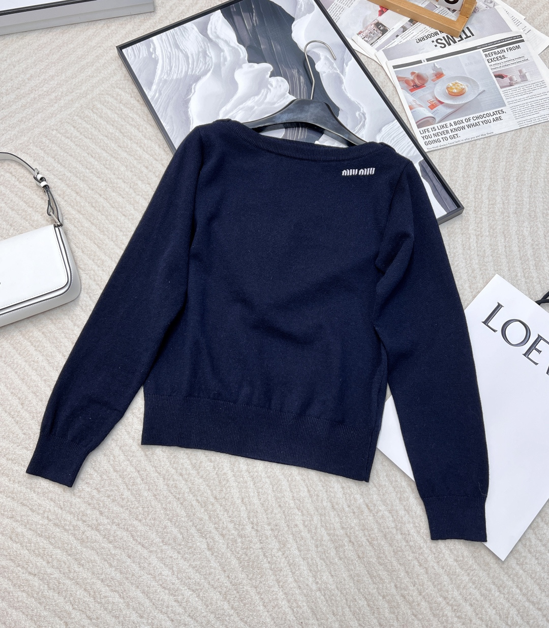 NO:298634,Miumiu25Ss early spring new model micro-label wool one-shoulder long-sleeved top丨Exclusive yb development!  High-end production!  Miu's current sense of luxury is the key, the key is that it is super easy to match, and the classic style makes the upper body look slim!  It is versatile and beautiful in the age-reducing environment and is not picky about others!  The quality of workmanship depends on the details!  Three standards are complete and two colors. Size sml, miumiu, alexander wang19860909Miumiu25Ss早春新款 微标羊毛一字肩长袖上衣丨独家yb开发！高版出品！miu家一如既往的高级感,关键是超级好搭, 经典版型上身巨显瘦！减龄百搭不挑人上身美的不要不要的！做工品质看细节！三标齐全两色出 尺码sml,,miumiu,alexander wang,Women's clothing