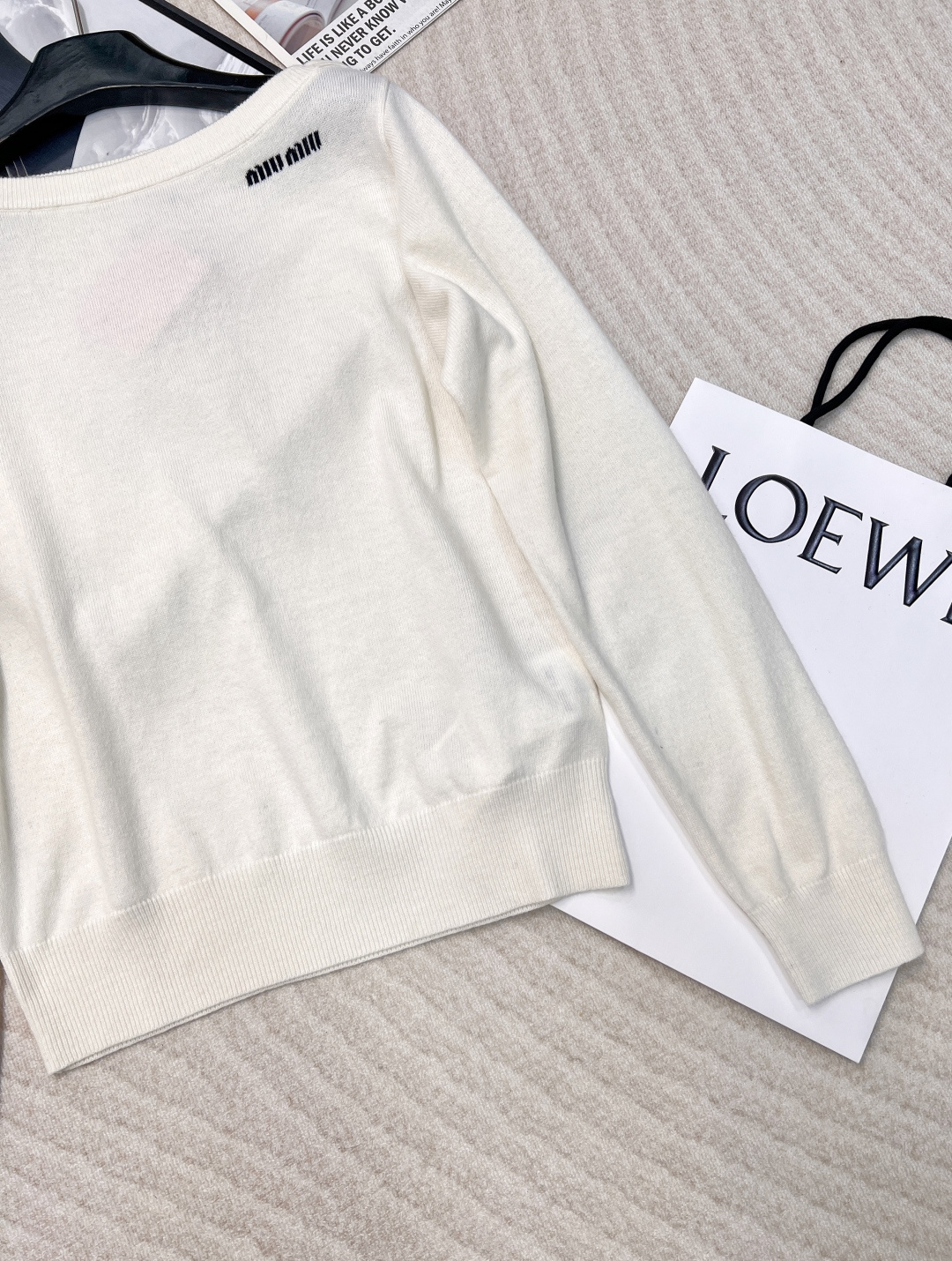 🆕Miumiu25Ss早春新款 微标羊毛一字肩长袖上衣丨⚠独家yb开发！高版出品！miu家一如既往的高级