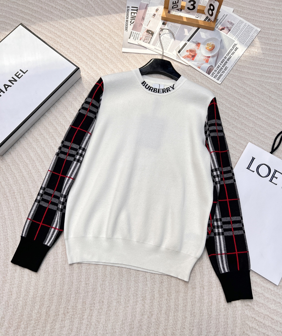 NO:298662,The entire BBR 25SS checked sleeve round neck pullover sweater is made of wool fabric!  Never adulterate. Support agency inspection!  !  You can immediately feel the weight when you get the big product. This is the most important part that other companies can’t give you. The most important part is the craftsmanship of the pan!  This step is very demanding on technology!  A little carelessness will directly lead to the overall layout effect because it is a thicker fabric and cannot be replaced by a machine!  All stripes and plaids are matched. I won’t talk about the many. The style is extremely inclusive. You can compare all versions of the market with perfect zp-level large products. Size sml, alexander wang19860909BBR 25SS格纹袖子圆领套头针织衫整件采用羊毛面料！绝不掺假 支持机构检验！！大货拿到手立马就能够感受到其份量感 这是别家给不了你的最最最重要的环节是逢盘工艺！这个步骤对于技术的要求非常苛刻！稍有不慎将会直接导致整体版型效果因为是比较厚实的面料 无法用机器替代！条纹格纹全部对位 多的不说了 版型包容性极强 你们可以随意对比市场所有版本完美zp级别大货已出两色出 尺码sml,,alexander wang,Women's clothing