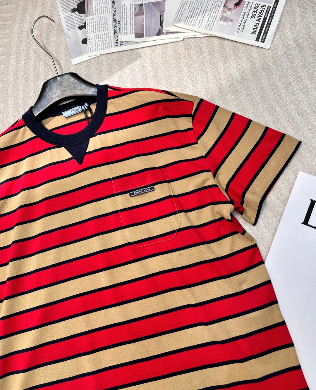 🆕Prada2025新款圆领条纹短袖定制YB原生全棉材质 透气舒适 质感十足 宽松短袖上衣裁剪 上身呈现