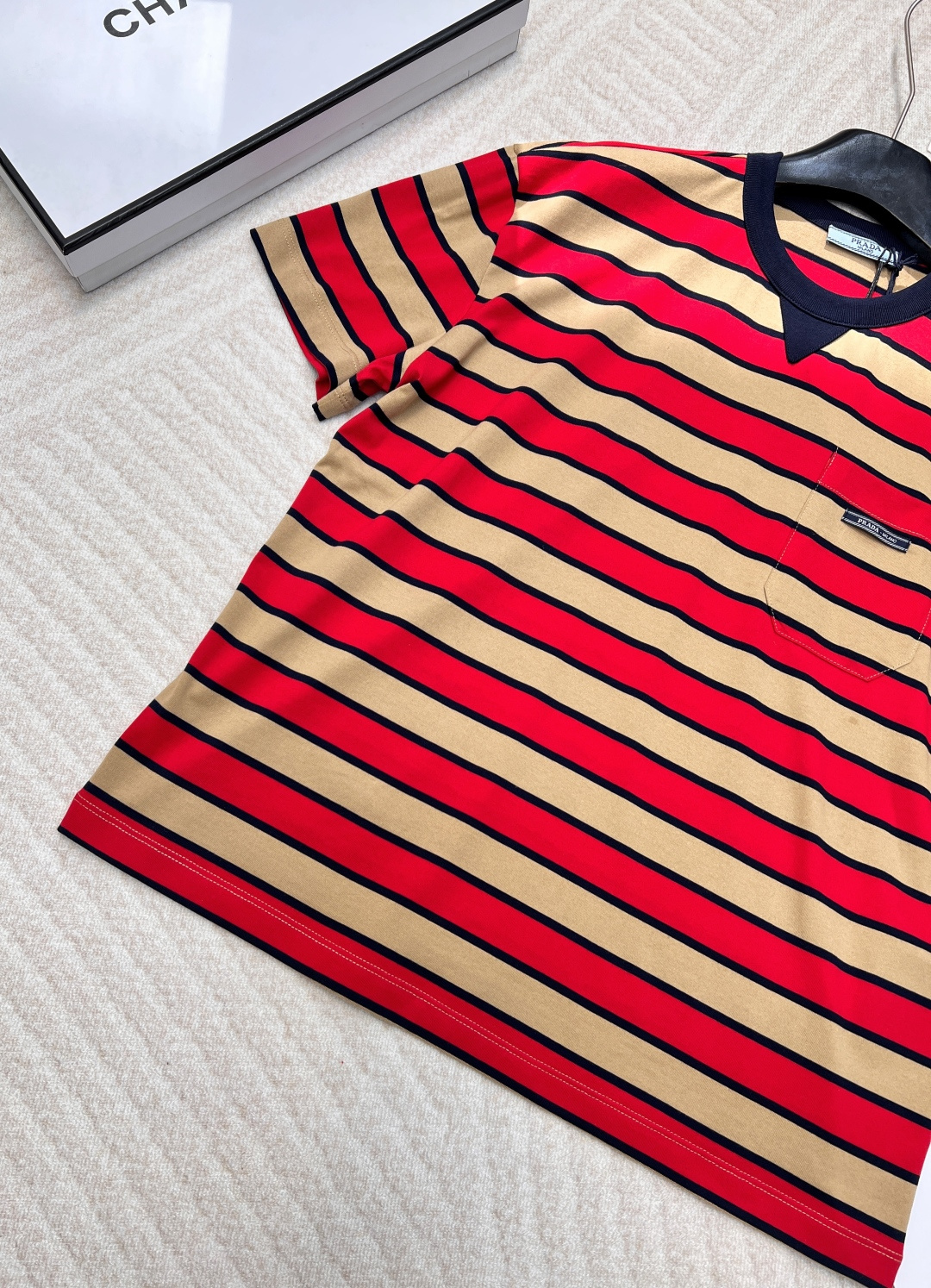 🆕Prada2025新款圆领条纹短袖定制YB原生全棉材质 透气舒适 质感十足 宽松短袖上衣裁剪 上身呈现