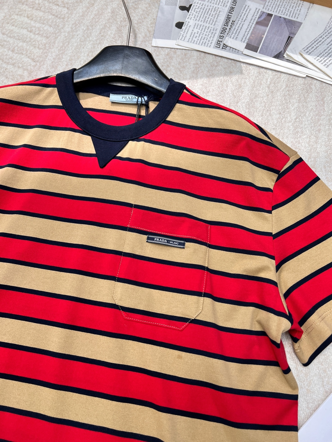 🆕Prada2025新款圆领条纹短袖定制YB原生全棉材质 透气舒适 质感十足 宽松短袖上衣裁剪 上身呈现