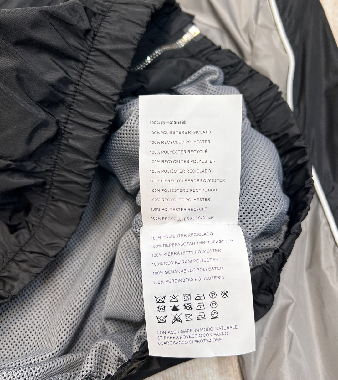 🆕MIU MIU 薄款尼龙字母防晒休闲外套原版定制面料轻盈舒适透气质感超赞 小版型减龄少女风 搭配反光织