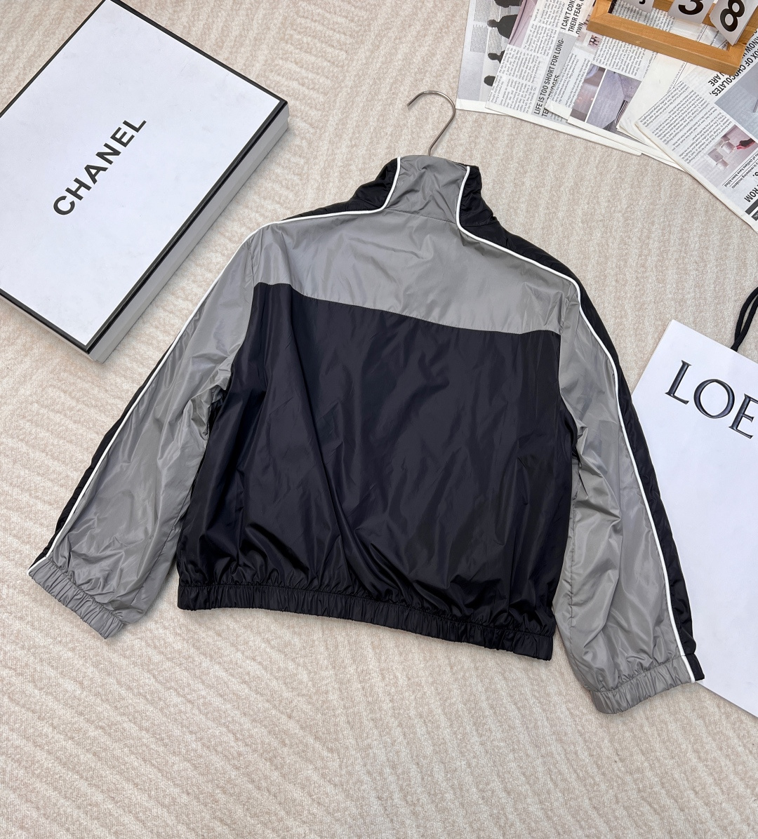 🆕MIU MIU 薄款尼龙字母防晒休闲外套原版定制面料轻盈舒适透气质感超赞 小版型减龄少女风 搭配反光织