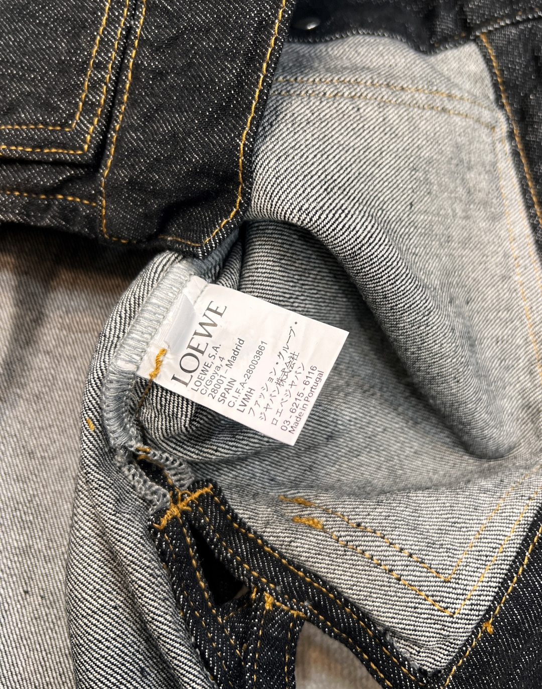 🆕2025Ss Loewe早春新款皮标牛仔外套，全棉牛仔酵素洗水 面料很柔软 皮标设计复古时髦 超级显瘦