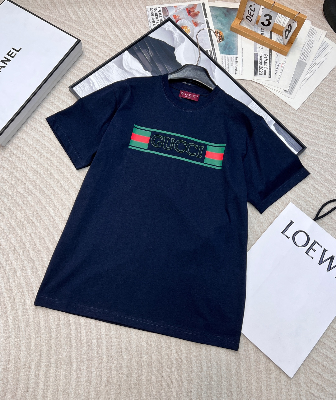 NO:324281,Gucci25Ss early spring new contrasting letter embroidered printed short-sleeved T-shirt丨Exclusive yb development!  High-end production!  Full of design, clean and refreshing, it's really hard not to love it!  The concave shape is a perfect look. The classic small round neck design is simple and easy to wear. It is eye-catching when walking on the street!  The youthful and energetic feeling is 100% customized fabric with a slight return rate. The texture is super comfortable!  Close your eyes and rush!  Two colors out size xssml code, gucci, T-shirt,tees, t-shirt,alexander wang19860909Gucci25Ss早春新款撞色字母刺绣印花短袖T恤丨独家yb开发！高版出品！设计感十足 干净又清爽 真的狠难不爱啊！凹起造型来妥妥的好看经典的小圆领设计简洁好穿 走在街上吸睛度满分！青春又活力的感觉穿出街回头率百分百定制面料 质感超级舒适！都给我闭眼冲！两色出 尺码xssml 编码,,gucci,T-shirt,tees，t-shirt,alexander wang,Women's clothing