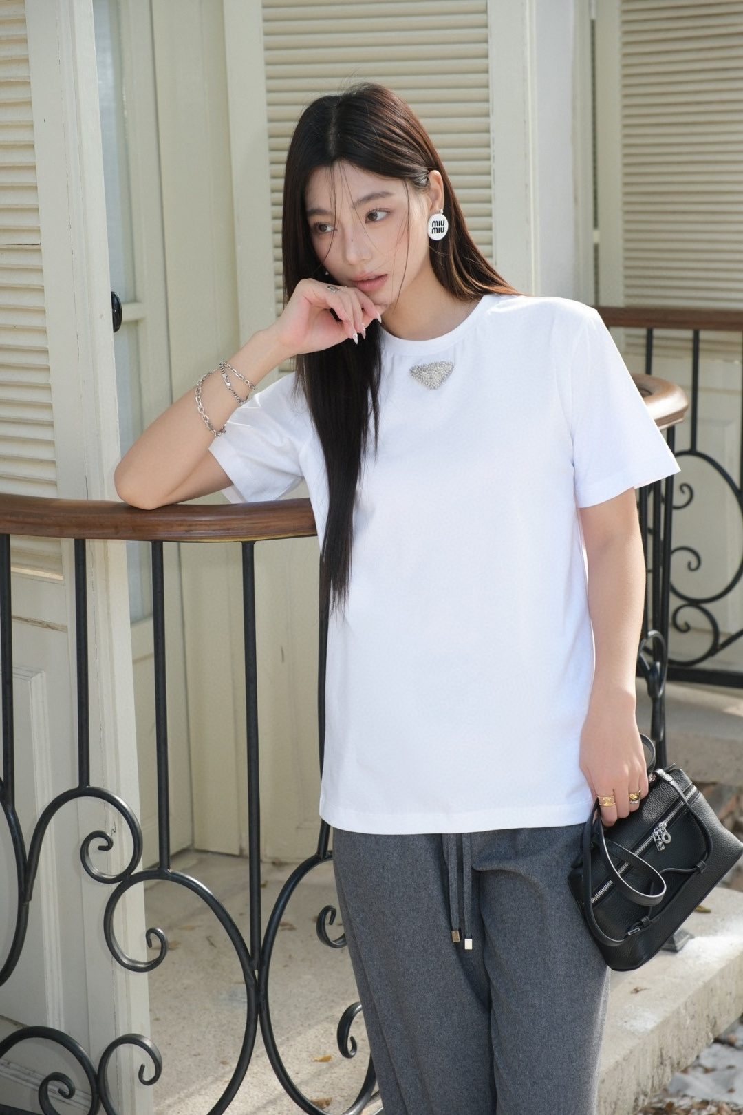 NO:314506,The relaxed get fashionable and casual match is full of casual feeling, and it is really a versatile T-shirt that can be closed!  recommend!  Black/white two colors, tees, t-shirt,alexander wang19860909轻松get时髦度随意搭配都休闲感满满, 真的可以闭眼入的百搭款T恤！ 推荐！黑/白两个色,,tees，t-shirt,alexander wang,Women's clothing