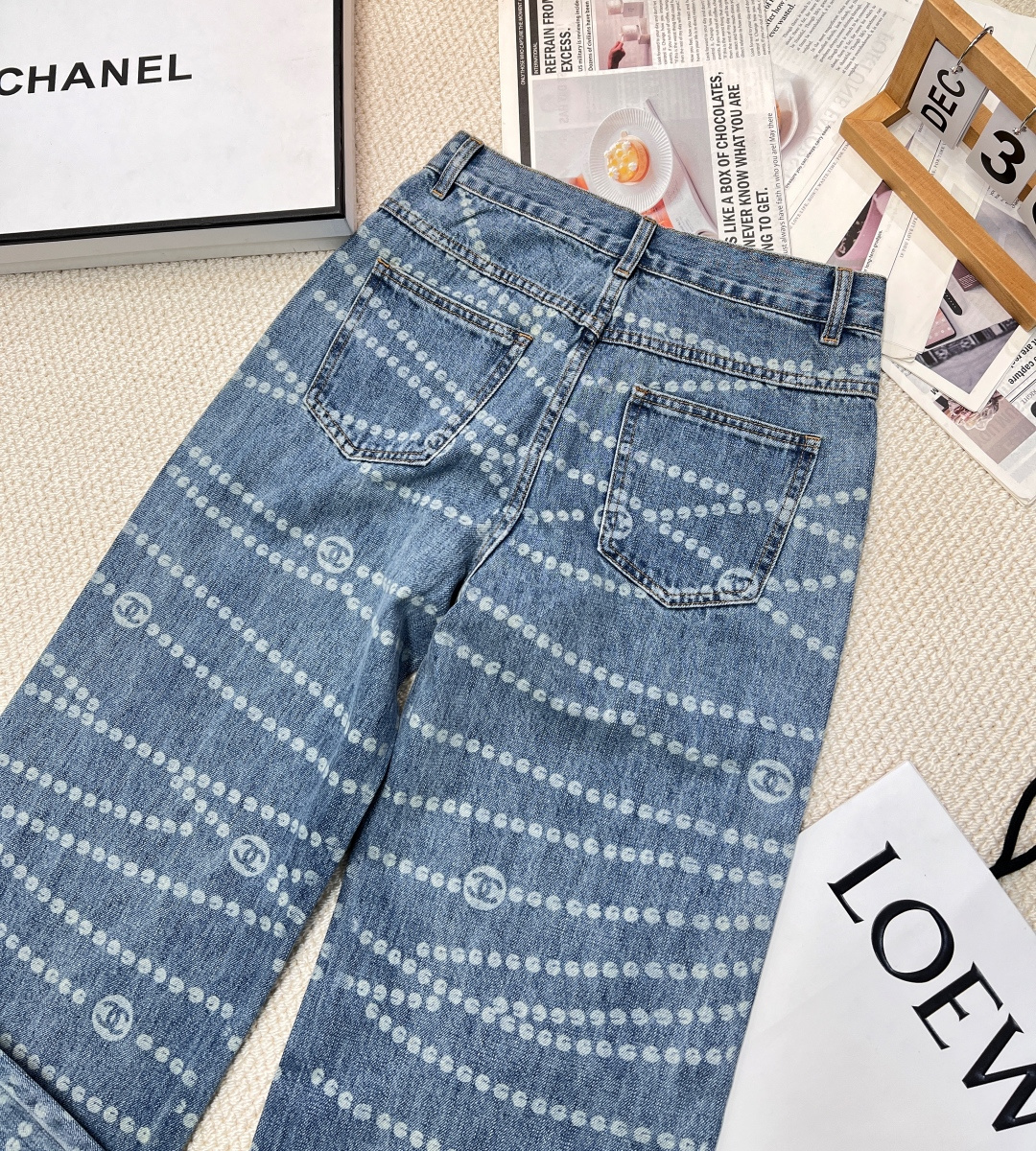🆕𝐂𝐇𝐀𝐍𝐄L𝟐𝟎𝟐5SS春夏新款牛仔裤，小香风波点双C激光烧花工艺！原版开发定制面料！白富美必入单品。