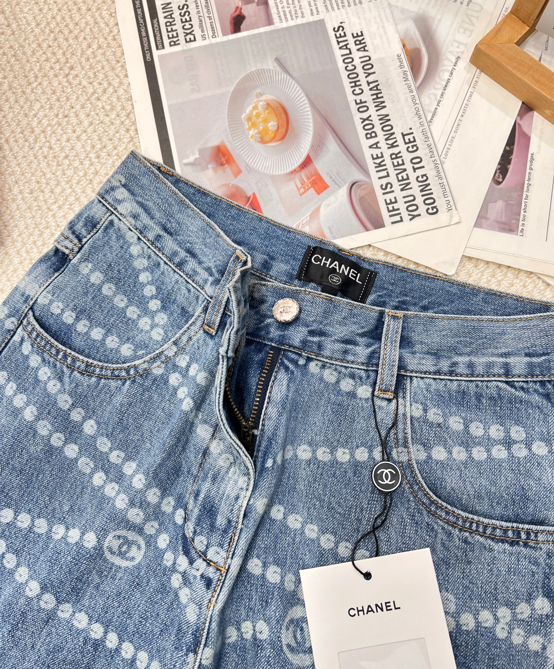 🆕𝐂𝐇𝐀𝐍𝐄L𝟐𝟎𝟐5SS春夏新款牛仔裤，小香风波点双C激光烧花工艺！原版开发定制面料！白富美必入单品。