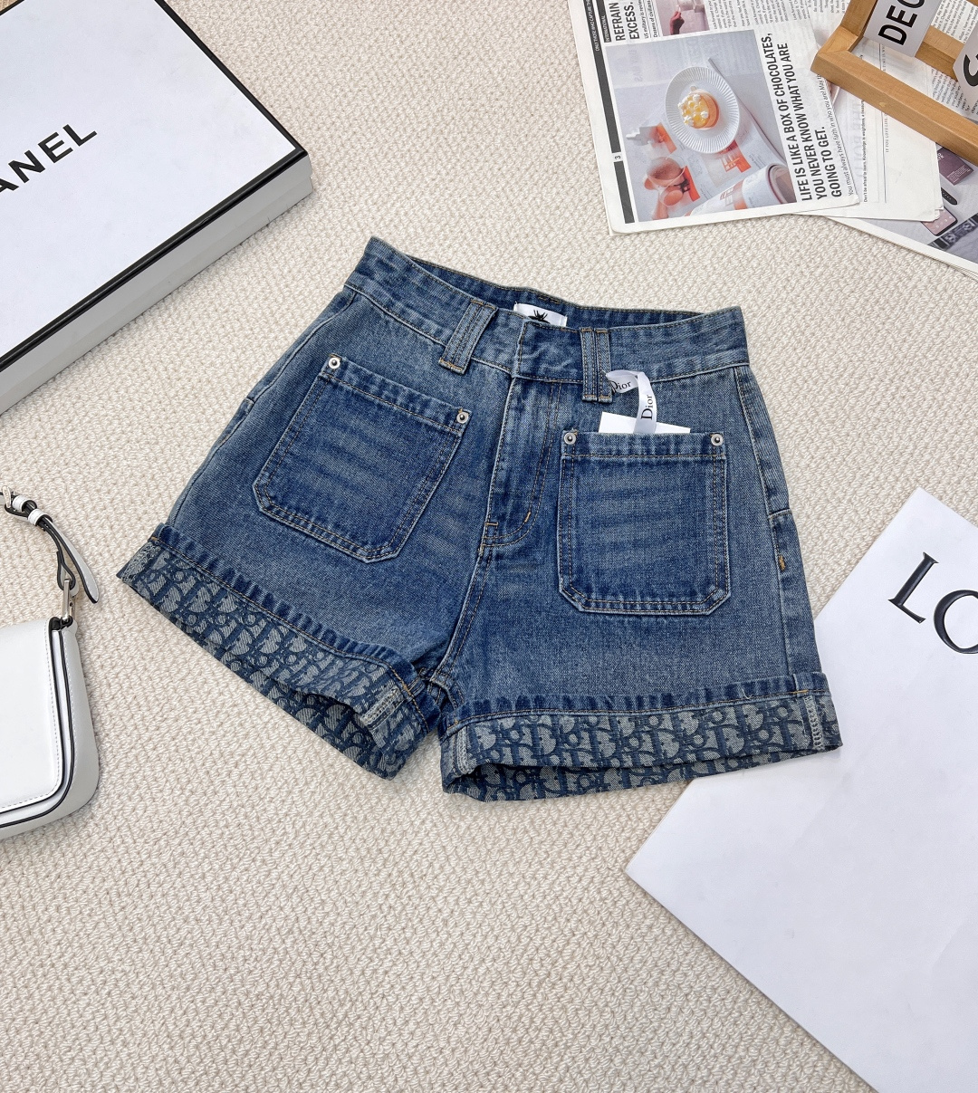 NO:316941,Dior25 early spring new product series fashionable high-end gradient printed curly jeans |||, the upper body hides flesh and makes you look slim. Any leg shape can be easily controlled. The gradient washing process creates a sense of layering. The autumn and winter combination is fashionable and trendy. Customized jacquard presbyterian denim fabric, curly design, customized leather cards, versatile upper body, three complete large-scale products. Size sml, dior, jeans, alexander wang19860909Dior25早春新品系列时髦高级渐变印花卷边牛仔裤|||,上身藏肉又显瘦 任何腿型都能轻松驾驭 渐变的洗水工艺打造出层次感 秋冬搭配时髦又潮流 定制内提花老花牛仔面料,卷边设计,定制皮牌 ,上身百搭,三齐全大货出 尺码sml,,dior,jeans,alexander wang,Women's clothing