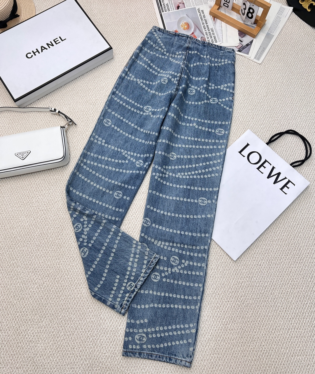 🆕𝐂𝐇𝐀𝐍𝐄*𝟐𝟎𝟐5春夏新款重工艺激光烧花做旧复古牛仔裤，小香风波点双C激光烧花工艺！原版开发定制面料