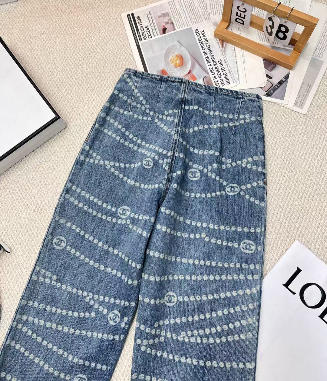 🆕𝐂𝐇𝐀𝐍𝐄*𝟐𝟎𝟐5春夏新款重工艺激光烧花做旧复古牛仔裤，小香风波点双C激光烧花工艺！原版开发定制面料