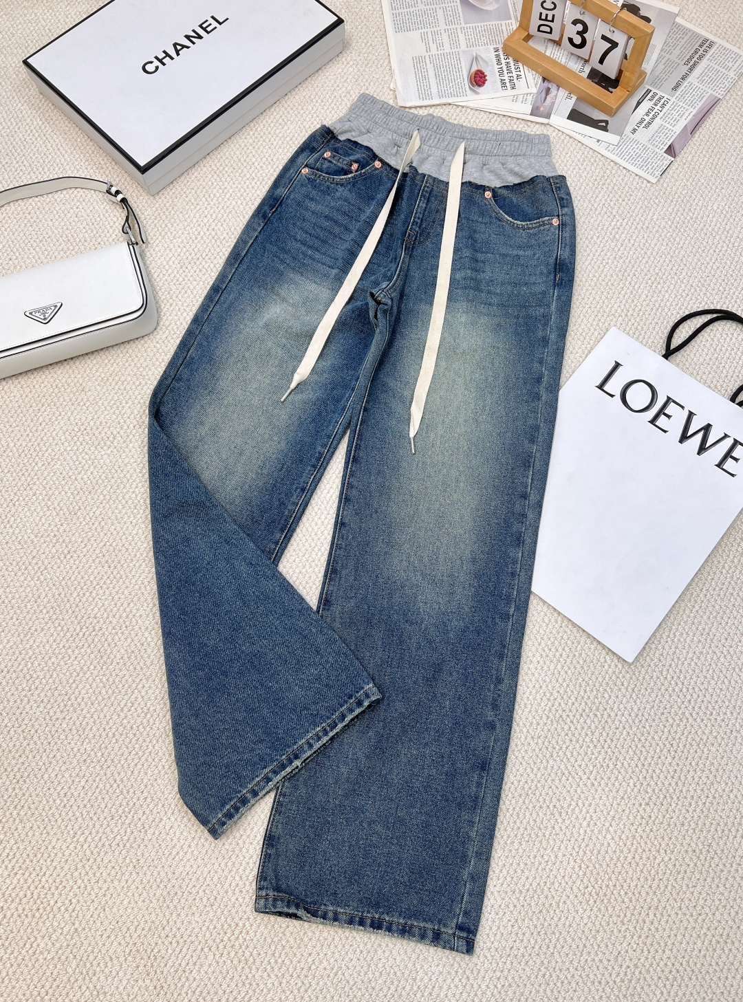 NO:309530,25 Early Spring Majila MM6 waist knitted spliced ​​denim straight pants. I decided to keep it myself at first sight~ Both fabric, style and design are outstanding and fashionable!  ???? The waist splicing knitted knitted has made this dark and light contrasting splicing design, plus the spliced ​​denim pocket, and the exterior shape is full!  The rate of looking back on the face is very high!  !  !  Whether it is texture or unique design, it will not be easy to bulge after wearing it for a long time. People who have worn it know how smooth and slimming it is!  ?Five stars of plasticity!  Looks taller!  Look slimming!  Show your legs straight!  Size sml,masion margiela,masion margiela,alexander wang1986090925早春马吉拉MM6腰头针织拼接牛仔直筒裤 第一眼看到就决定自留了～ 无论面料 版型和设计都hin出众 hin时尚！???? 腰头拼接针织做了这种深浅撞色的拼接设计 加上拼接牛仔布口袋 外在造型拉满！穿上回头率爆表！！！ 无论质感还是设计独特感拉满,穿久了也不易鼓包 穿过的人都知道有多垂顺 多显瘦！ ?可塑性五颗星！显髙！显瘦！显腿直！ 尺码sml 编,,masion margiela,masion margiela,alexander wang,Women's clothing