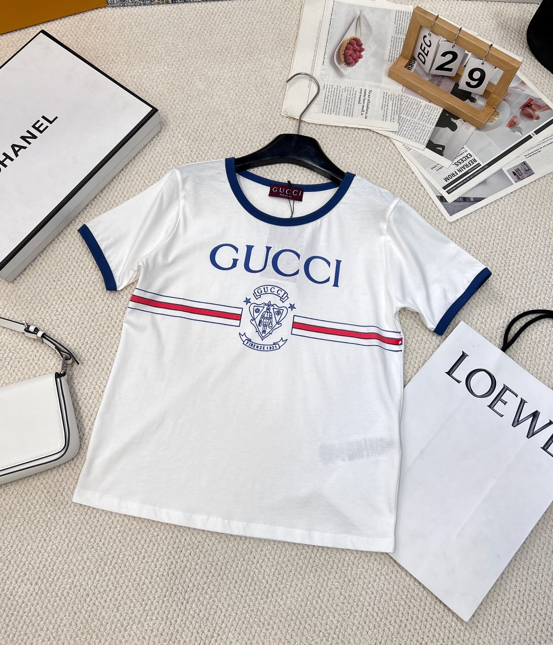 NO:310035,GUCCI's new letter printed short-sleeved color-blocking T-shirt is full of design, clean and refreshing, it's really hard not to love it!  The concave shape is perfectly beautiful. The classic round neck contrasting design is simple and easy to wear. It attracts a lot of attention when walking on the street!  A youthful and energetic feeling. The look back is 100% faster when you go out. A fashionable and avant-garde style, a high-end short-sleeved shirt with unlimited dressing performance. The upper body must be wide and loose to look good. Women's style~ It looks very slim and handsome!  Forever Classic Size sml, gucci, T-shirt,tees, t-shirt,alexander wang19860909GUCCI 新款字母印花短袖拼色T恤 设计感十足 干净又清爽 真的狠难不爱啊！凹起造型来妥妥的好看 经典的小圆领撞色设计简洁好穿 走在街上吸睛度满分！青春又活力的感觉 穿出街回头率百分百 时髦态度跟前卫感的潮款,具备无限穿搭性能的高端短袖 上身就是要宽宽松松的才好看 女款～非常显瘦帅气！永远的经典 尺码sml,,gucci,T-shirt,tees，t-shirt,alexander wang,Women's clothing