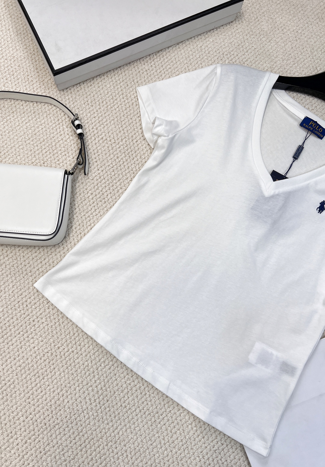 🆕𝗥𝗮𝗹𝗽𝗵 𝗟𝗮𝘂𝗿𝗲𝗻 拉夫劳伦V领经典款T这个基础V领短袖太百搭了吧！简单经典基础款 低调的高级感