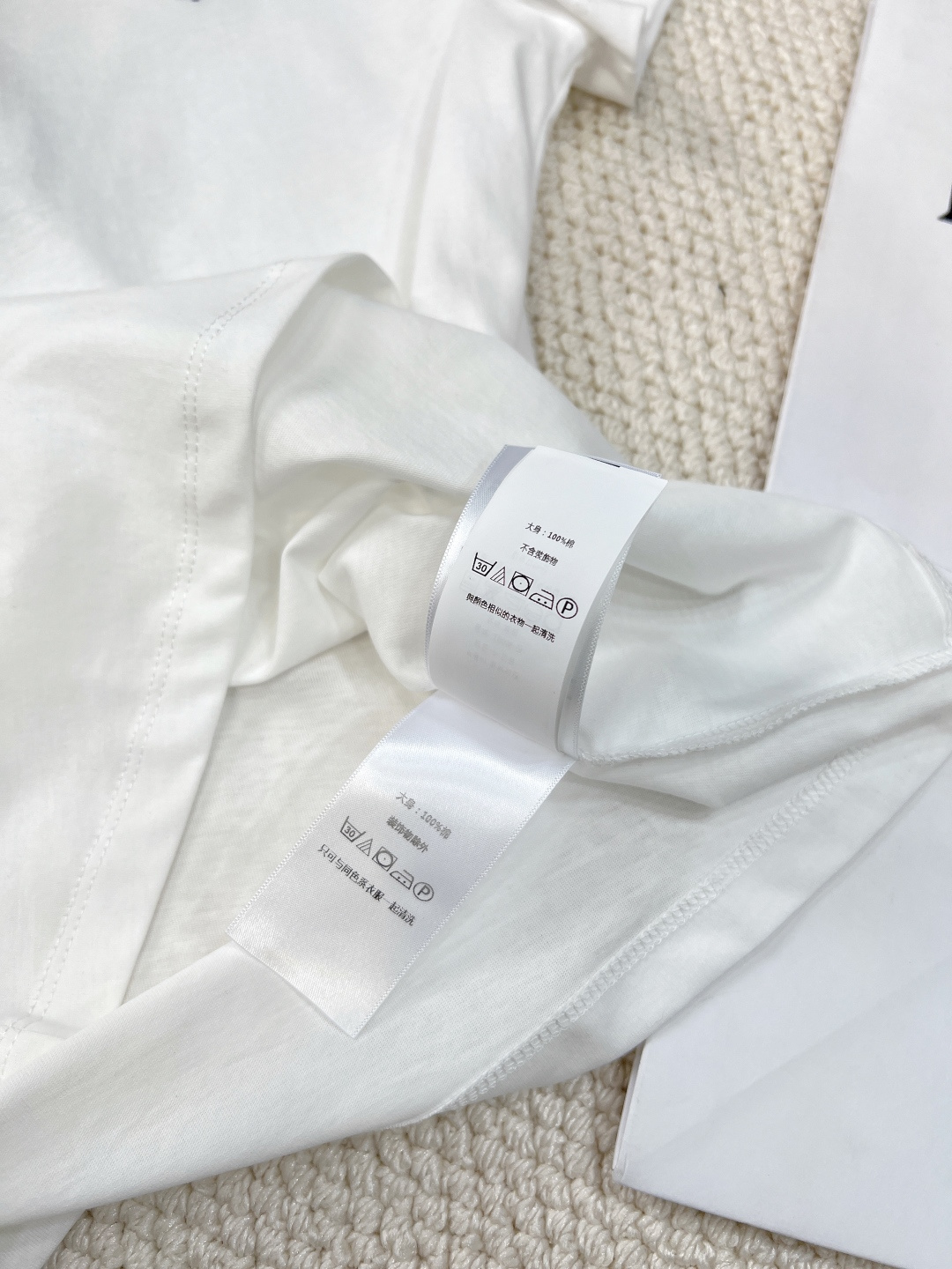 🆕𝗥𝗮𝗹𝗽𝗵 𝗟𝗮𝘂𝗿𝗲𝗻 拉夫劳伦V领经典款T这个基础V领短袖太百搭了吧！简单经典基础款 低调的高级感