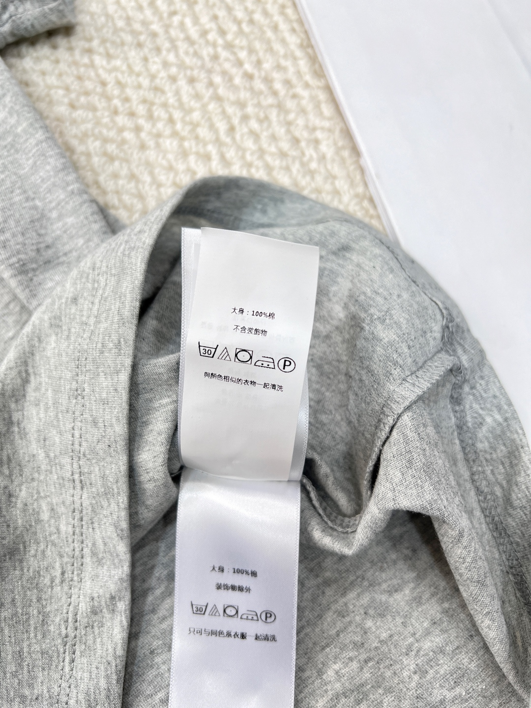 🆕𝗥𝗮𝗹𝗽𝗵 𝗟𝗮𝘂𝗿𝗲𝗻 拉夫劳伦V领经典款T这个基础V领短袖太百搭了吧！简单经典基础款 低调的高级感