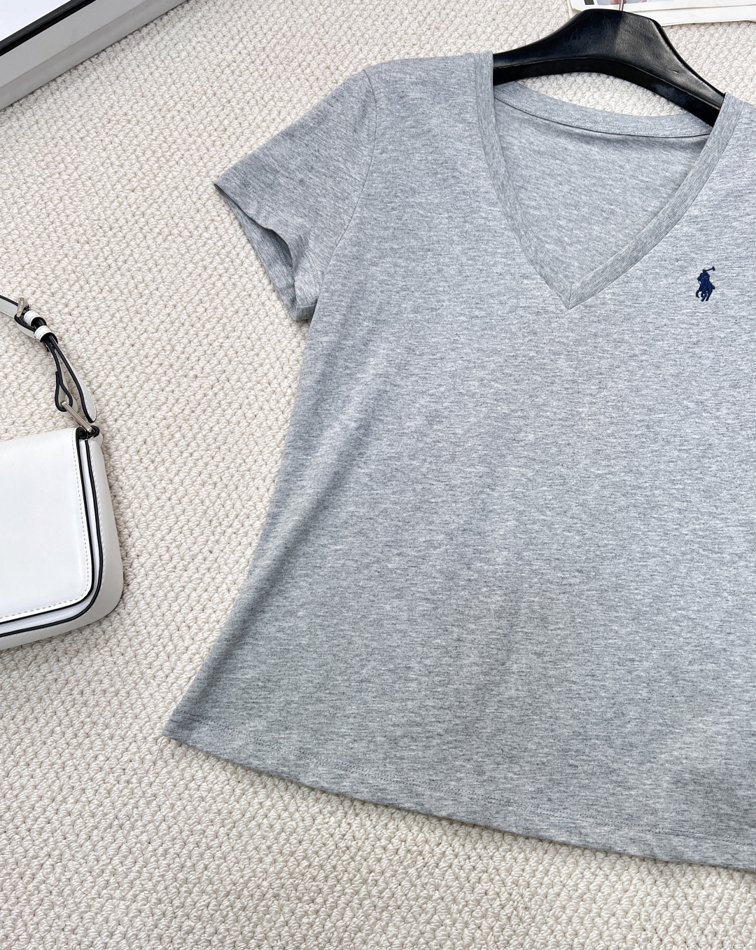 🆕𝗥𝗮𝗹𝗽𝗵 𝗟𝗮𝘂𝗿𝗲𝗻 拉夫劳伦V领经典款T这个基础V领短袖太百搭了吧！简单经典基础款 低调的高级感