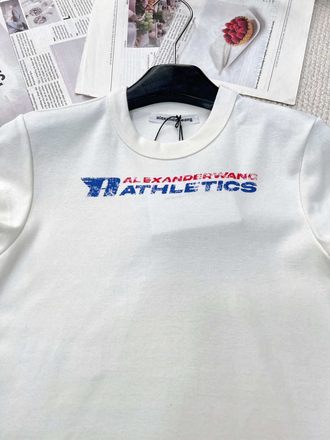 🆕Alexander Wang 经典字母印花短袖T恤 定制原版面料 手感柔软细腻，上身超级舒适 上身一级