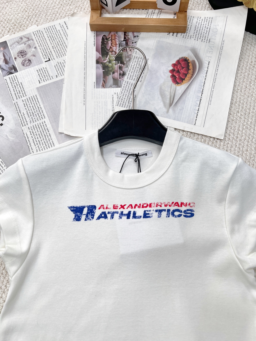 🆕Alexander Wang 经典字母印花短袖T恤 定制原版面料 手感柔软细腻，上身超级舒适 上身一级