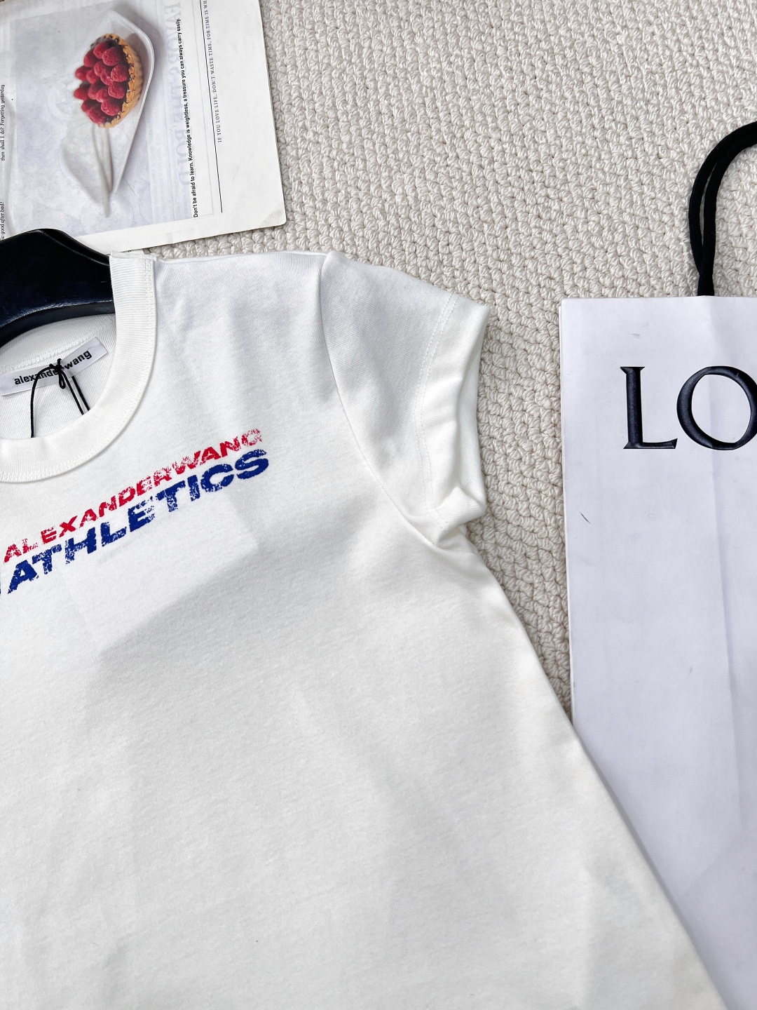 🆕Alexander Wang 经典字母印花短袖T恤 定制原版面料 手感柔软细腻，上身超级舒适 上身一级