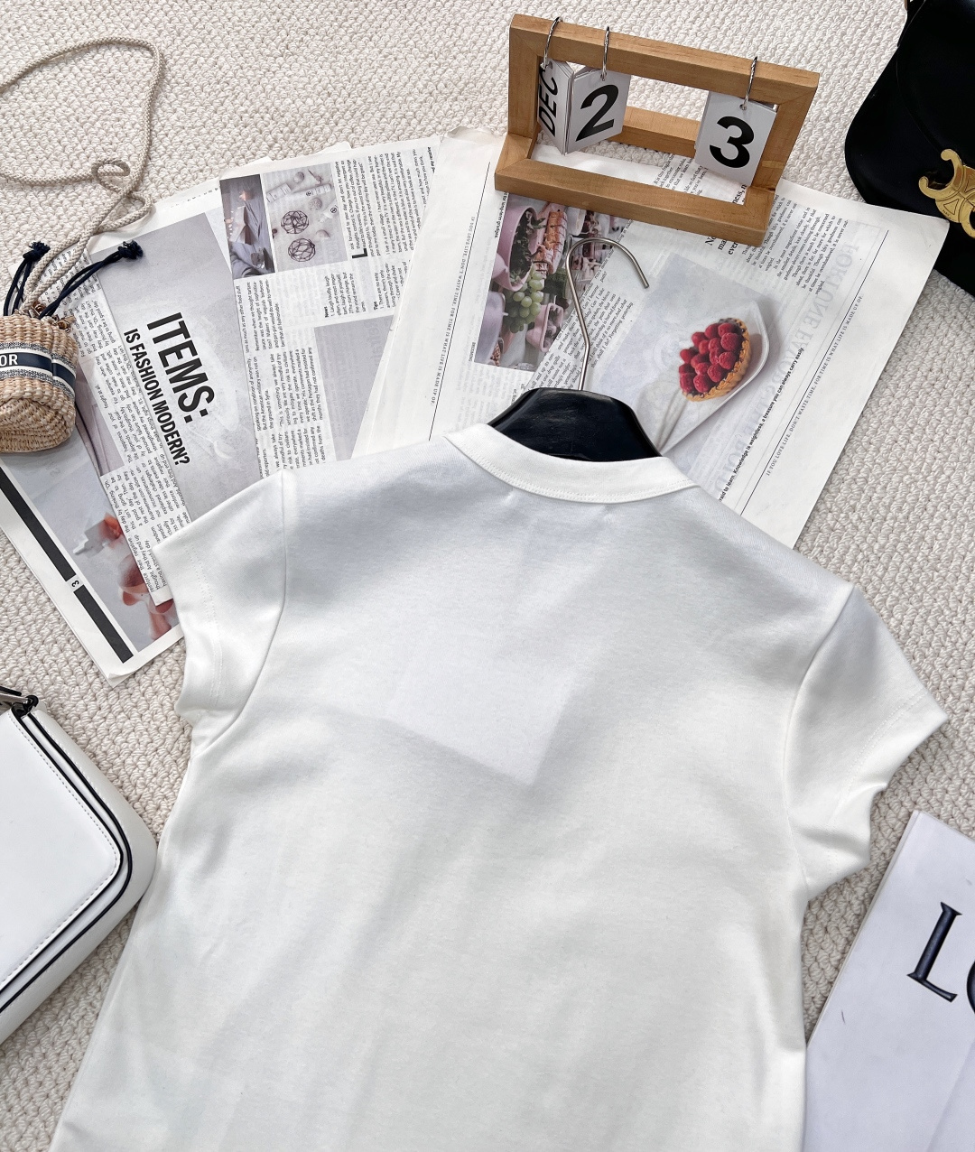 🆕Alexander Wang 经典字母印花短袖T恤 定制原版面料 手感柔软细腻，上身超级舒适 上身一级