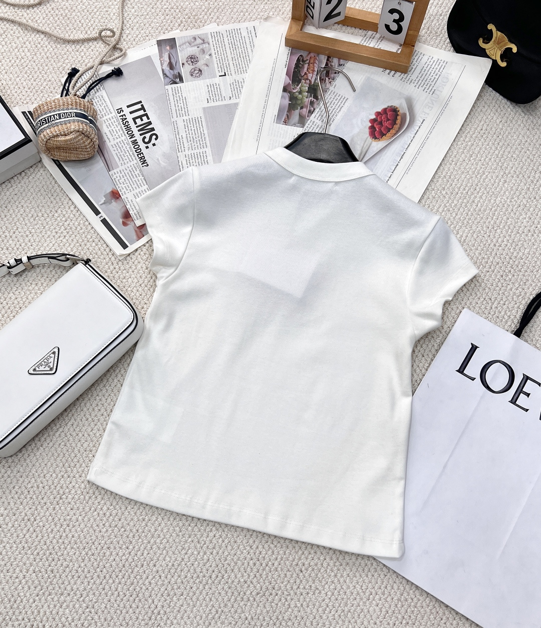 🆕Alexander Wang 经典字母印花短袖T恤 定制原版面料 手感柔软细腻，上身超级舒适 上身一级