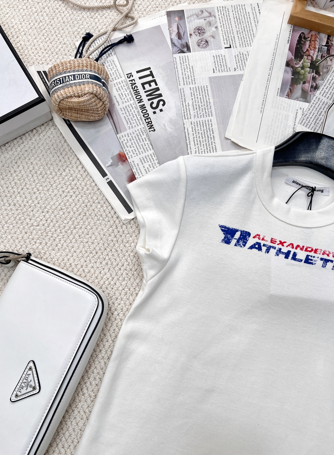 🆕Alexander Wang 经典字母印花短袖T恤 定制原版面料 手感柔软细腻，上身超级舒适 上身一级