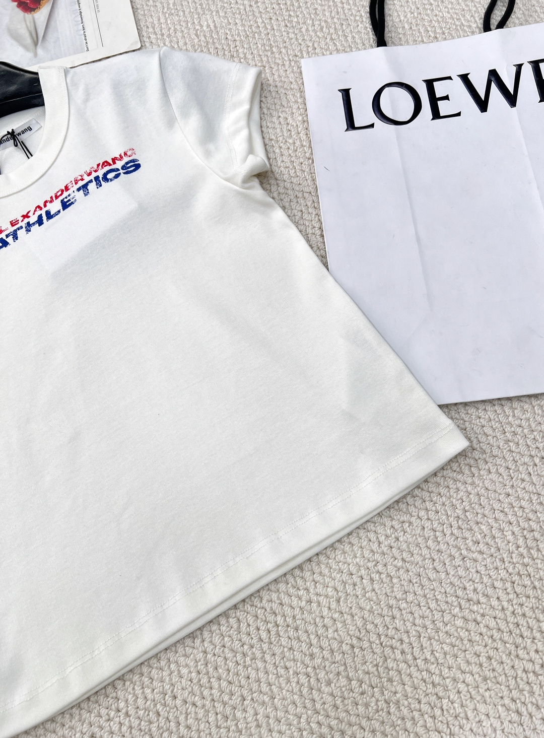 🆕Alexander Wang 经典字母印花短袖T恤 定制原版面料 手感柔软细腻，上身超级舒适 上身一级