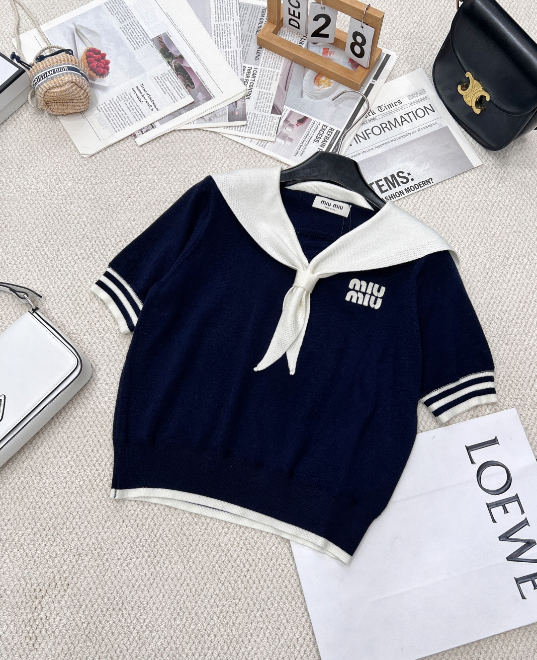 NO:313117,Miumiu spring and summer new navy bow tie knitted sweater, sweet and salty, cute, elegant and fashionable, you want it all. It’s so fashionable and beautiful!  It's so perfect. A decisive girl is full of heart. It must have a piece of decorating and dyeing fabric in early spring. It is light and breathable. It's so comfortable to fit the skin on the upper body. The navy collar on the back is also very popular. Two colors are outstanding!  The first large order has been released!  Size sml, miumiu, sweaters, alexander wang19860909miumiu春夏新款海军风小领结针织毛衣 可甜可盐 可爱优雅时髦 你要的感觉它都有 太太太洋气太好看了！简直了 决绝子少女心十足 早春一定要有的一件 定织定染面料 轻薄透气 上身贴合肌肤太舒服了 ,背面海军领回头率也是满满喜欢来 两色出！首单大货已出 ！ 尺码sml 编,,miumiu,sweaters,alexander wang,Women's clothing