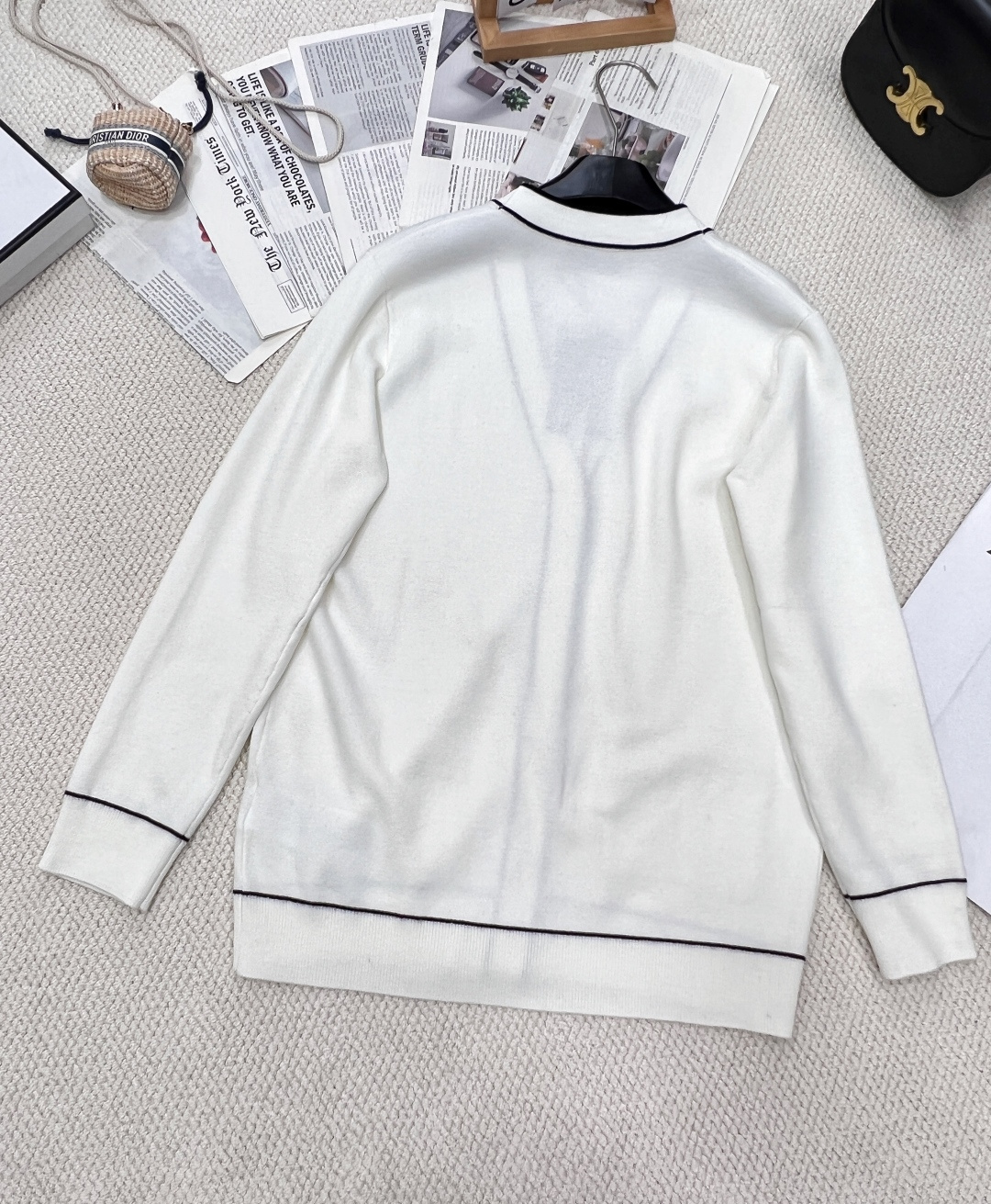 🆕Gucci新款V领针织开衫，定制YB羊毛纱线织造 质感高级 舒适柔软 V领针织开衫剪裁 密实针织御寒防