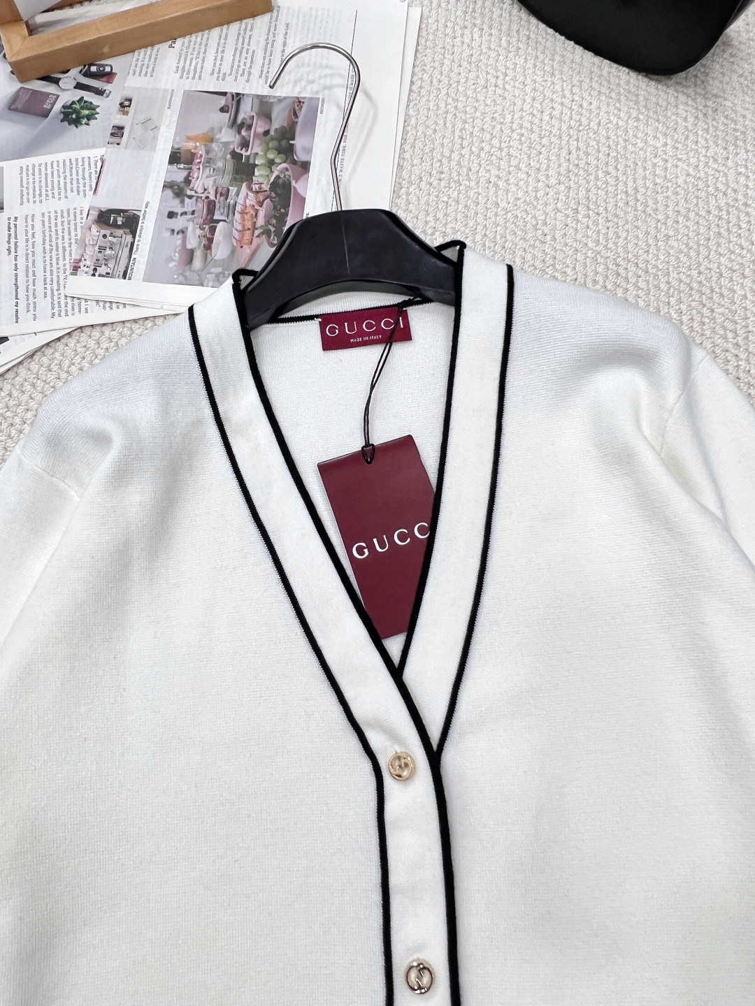 🆕Gucci新款V领针织开衫，定制YB羊毛纱线织造 质感高级 舒适柔软 V领针织开衫剪裁 密实针织御寒防