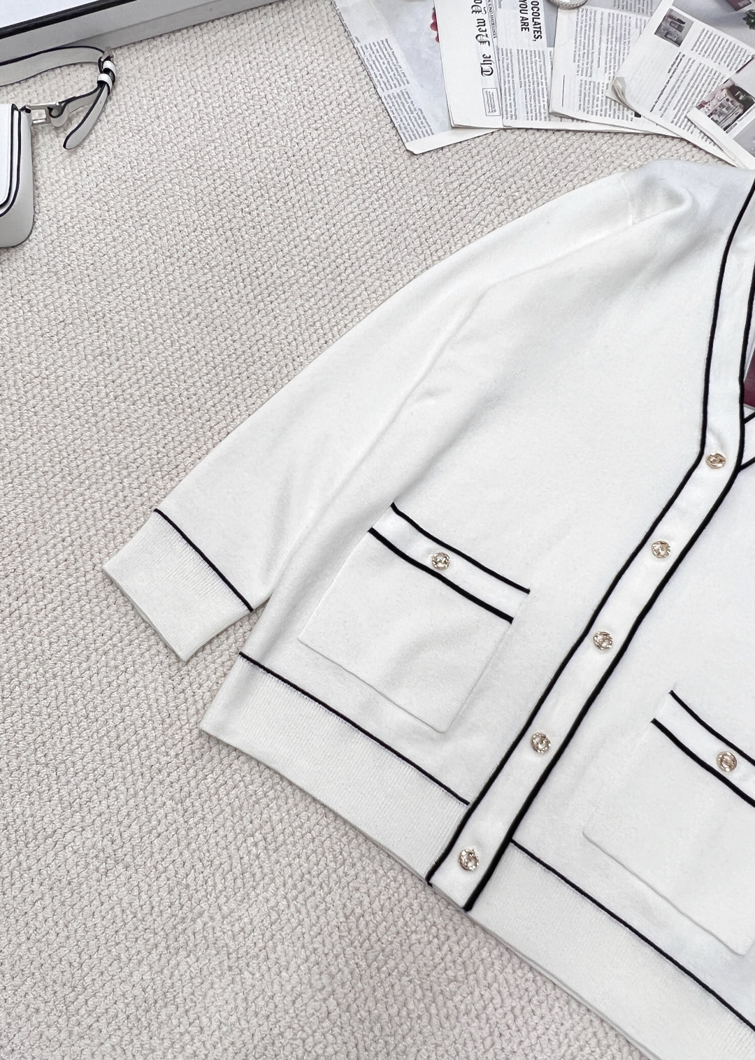 🆕Gucci新款V领针织开衫，定制YB羊毛纱线织造 质感高级 舒适柔软 V领针织开衫剪裁 密实针织御寒防