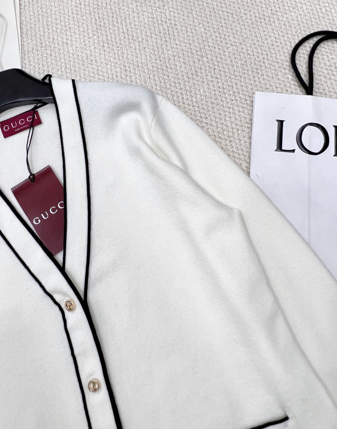 🆕Gucci新款V领针织开衫，定制YB羊毛纱线织造 质感高级 舒适柔软 V领针织开衫剪裁 密实针织御寒防