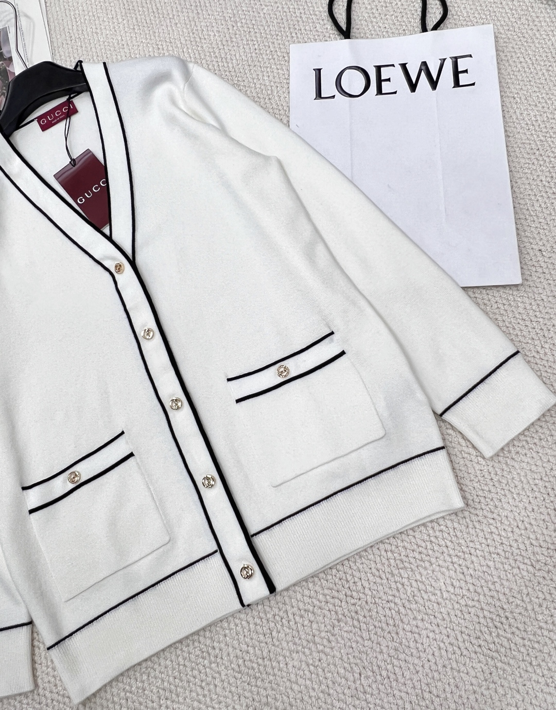 🆕Gucci新款V领针织开衫，定制YB羊毛纱线织造 质感高级 舒适柔软 V领针织开衫剪裁 密实针织御寒防