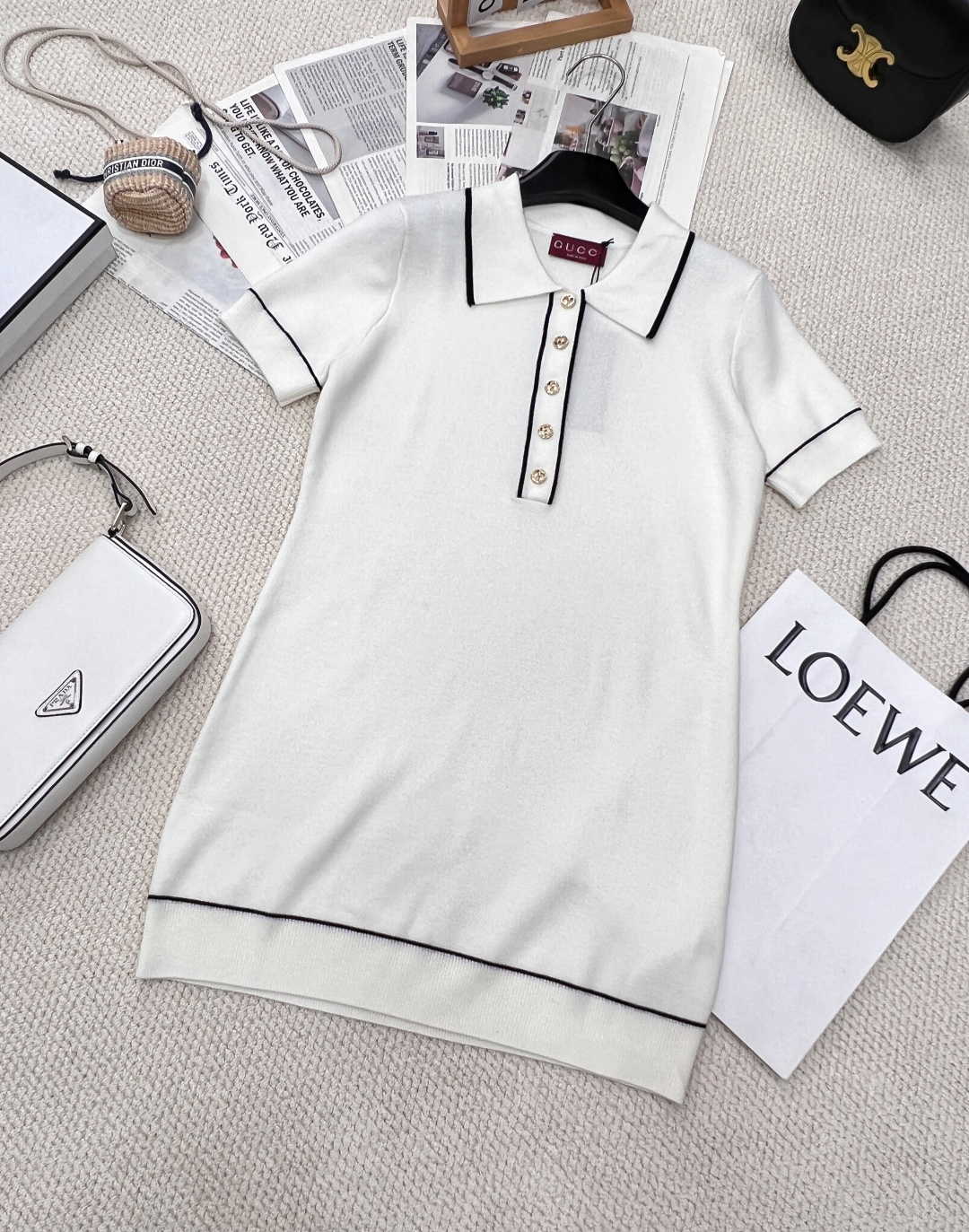 NO:320272,Gucci2025 new knitted short-sleeved dress, customized YB cotton knitted material, comfortable and soft, full texture, lapel short-sleeved dress cut, neckline with folded half-pallet design, overall pure plain color base, black stripes outline the front cuff neckline and hem, adding a bright and fashionable atmosphere to the simple outfit, high-end tailoring fits the human body curve, simple hollow double G logo closure buckle decoration can easily show elegant and high-end brand tone, regular style, smooth and inclusive, slim and fashionable, must-choose for all seasons of fashion outfits, customized surface accessories, three standards, complete and large-scale products, size sml, edited, gucci, skirts, T-shirt, alexander wang19860909Gucci2025新款针织短袖连衣裙,定制YB全棉针织材质 舒适软糯 质感十足 翻领短袖连衣裙裁剪 领口作翻折半开襟的设计 整体纯净素色打底 以黑色条纹勾勒前襟袖口领口和衣摆 为简易穿搭增添亮眼时尚气息 高级剪裁贴合人体曲线 简单的镂空双G徽标襟扣装饰 就能轻松彰显典雅高级的品牌调性 常规版型 流畅包容 显瘦时髦 四季时尚穿搭必选 定制面辅料 认准版本三标齐全大货出 尺码sml 编,,gucci,skirts,T-shirt,alexander wang,Women's clothing