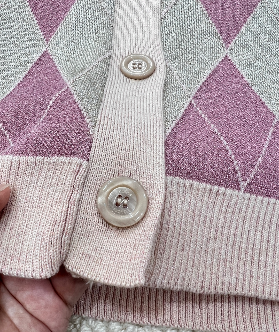 🆕Gucci25Ss早春新款 菱形格纹提花针织开衫丨⚠独家高版出品！精致V领针织开衫版型 淡粉色螺纹包边