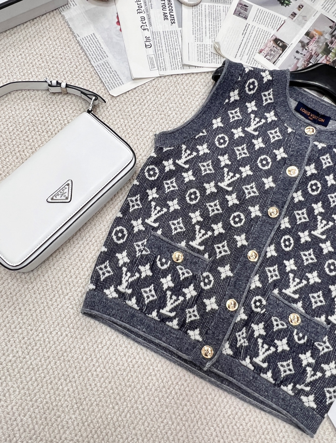 🆕 LOUIS VUITTON 老花logo羊毛针织开衫马甲复古高级感十足 撞色设计洋气又有活力 INS
