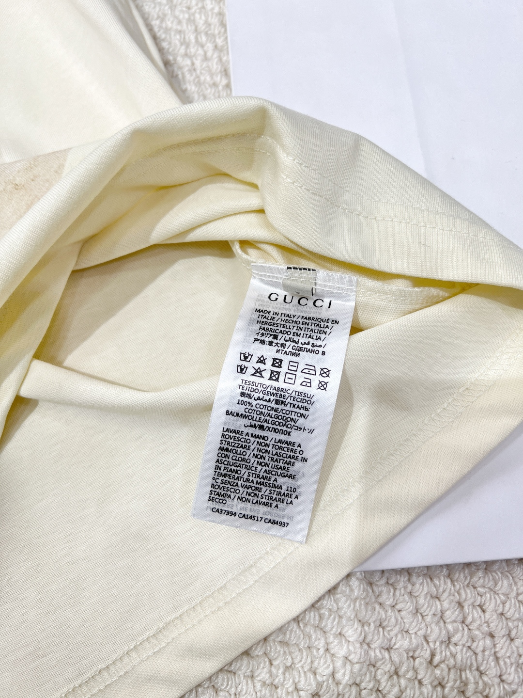 🆕 GUCCI 彼得兔系列卡通印花短袖T恤水彩印花可爱帅气又时髦的调调！设计感十足，干净又清爽 满满的青