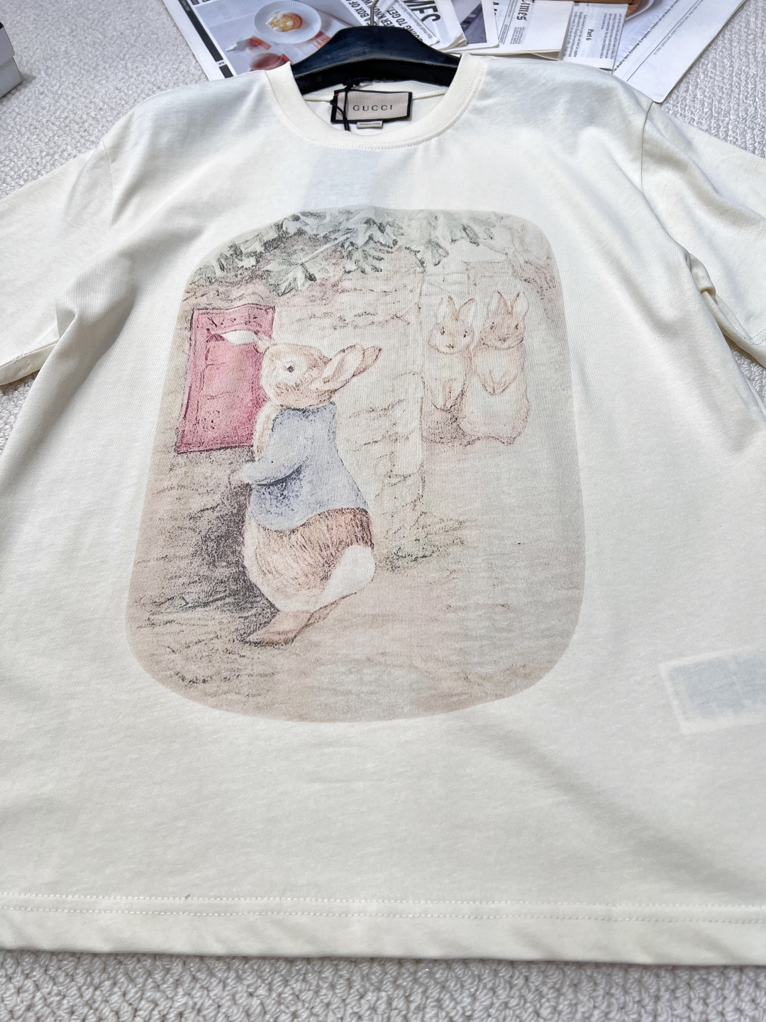 🆕 GUCCI 彼得兔系列卡通印花短袖T恤水彩印花可爱帅气又时髦的调调！设计感十足，干净又清爽 满满的青