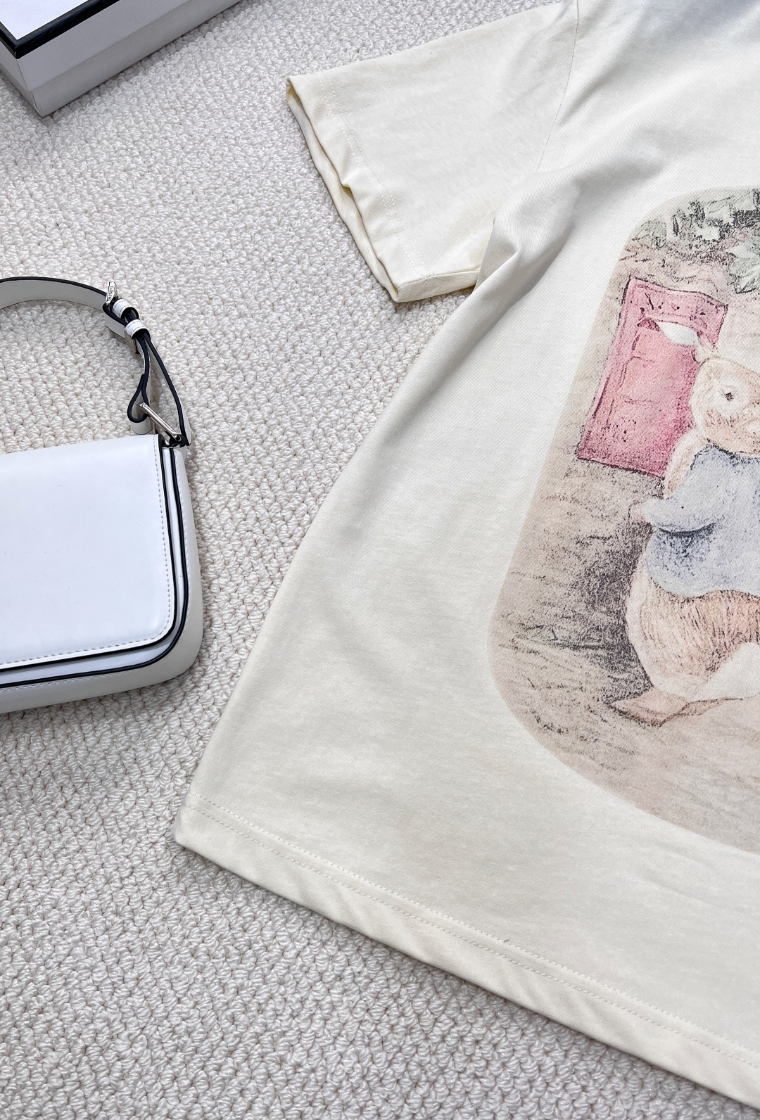 🆕 GUCCI 彼得兔系列卡通印花短袖T恤水彩印花可爱帅气又时髦的调调！设计感十足，干净又清爽 满满的青