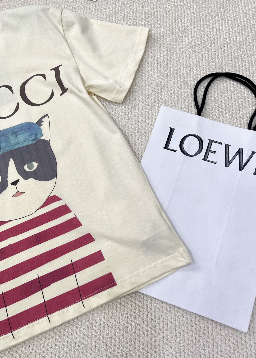 🆕 GUCCI 卡通小猫🐱印花短袖T恤水彩印花可爱帅气又时髦的调调！设计感十足，干净又清爽 满满的青春活