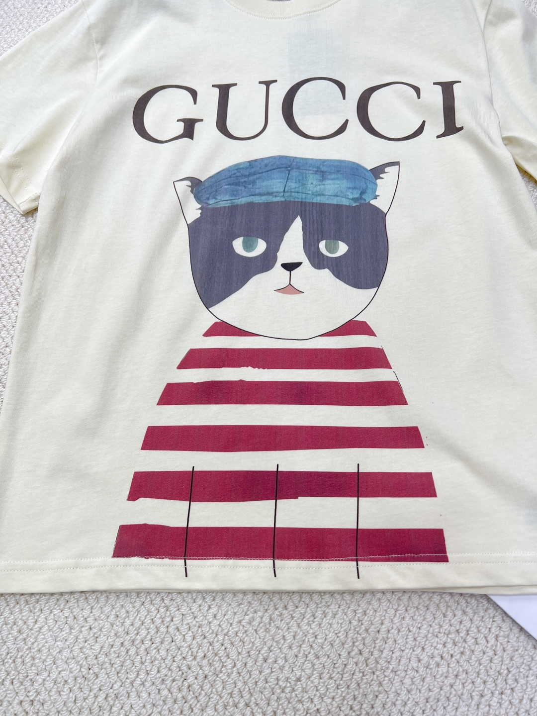 🆕 GUCCI 卡通小猫🐱印花短袖T恤水彩印花可爱帅气又时髦的调调！设计感十足，干净又清爽 满满的青春活