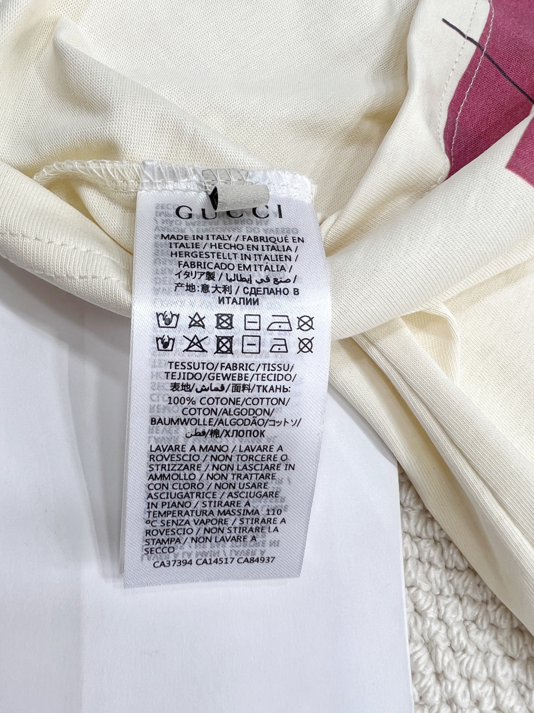 🆕 GUCCI 卡通小猫🐱印花短袖T恤水彩印花可爱帅气又时髦的调调！设计感十足，干净又清爽 满满的青春活