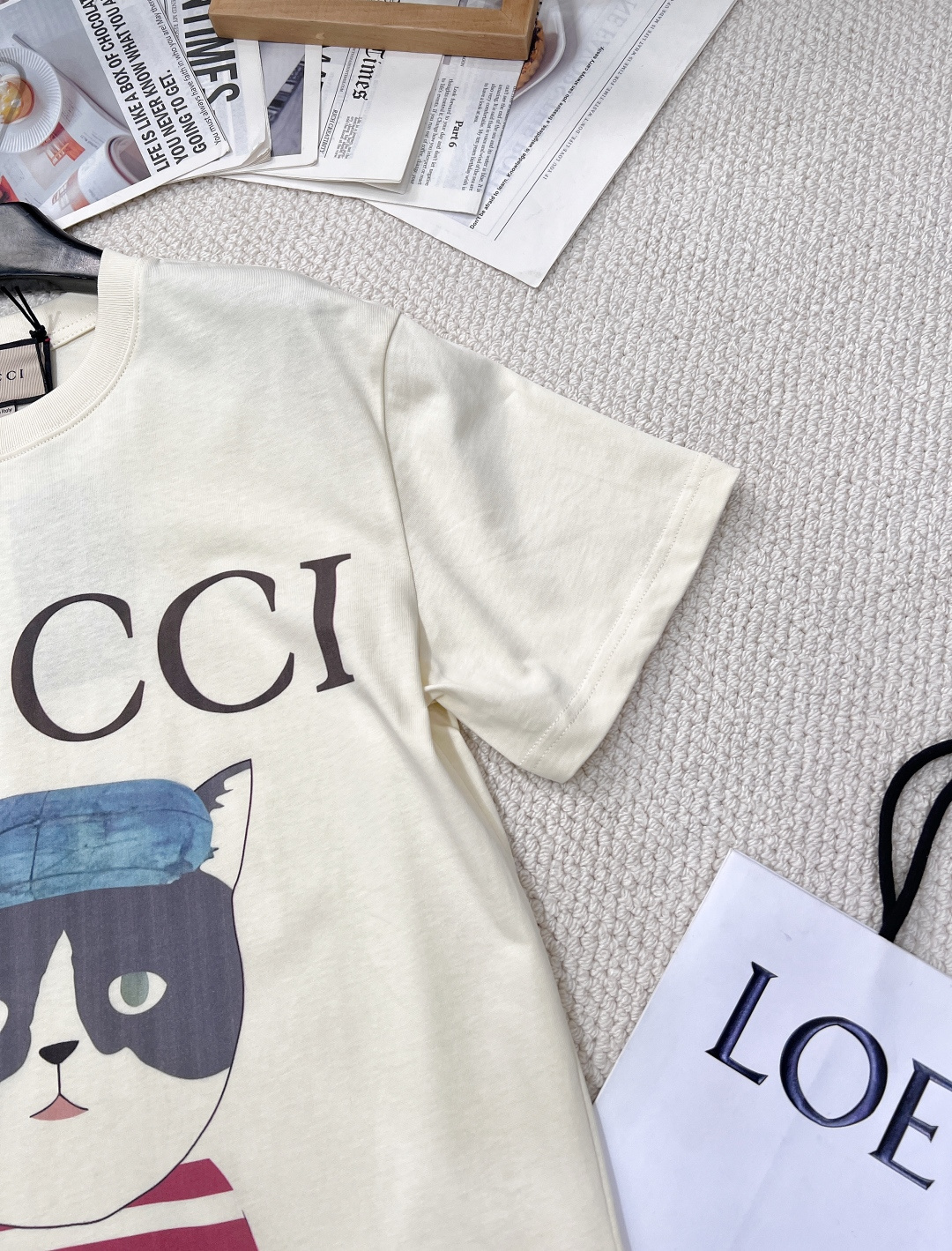 🆕 GUCCI 卡通小猫🐱印花短袖T恤水彩印花可爱帅气又时髦的调调！设计感十足，干净又清爽 满满的青春活