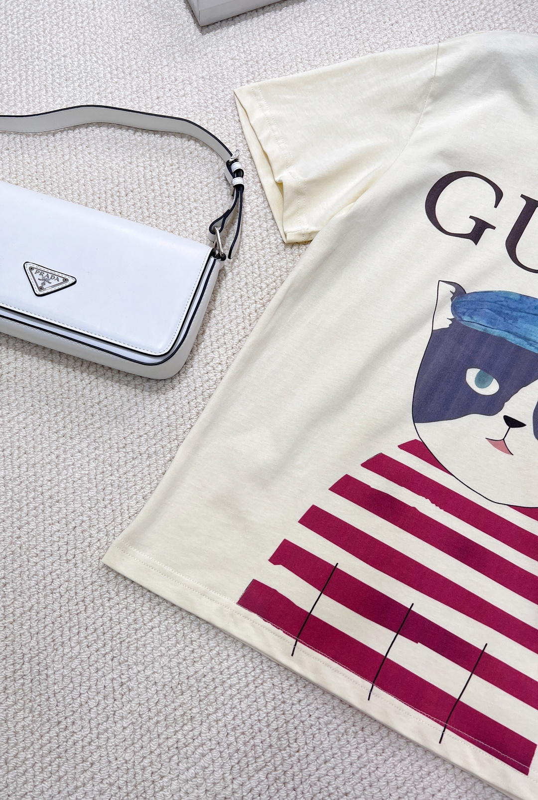 🆕 GUCCI 卡通小猫🐱印花短袖T恤水彩印花可爱帅气又时髦的调调！设计感十足，干净又清爽 满满的青春活
