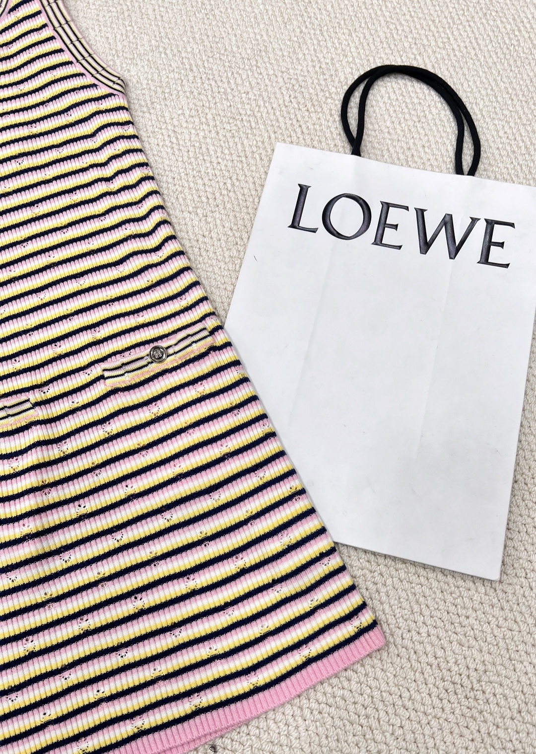 🆕CHANEL新款香家条纹背心裙 早春预告系列 经典圆领领口 立体logo徽章装饰点缀 彩色条纹配色 减