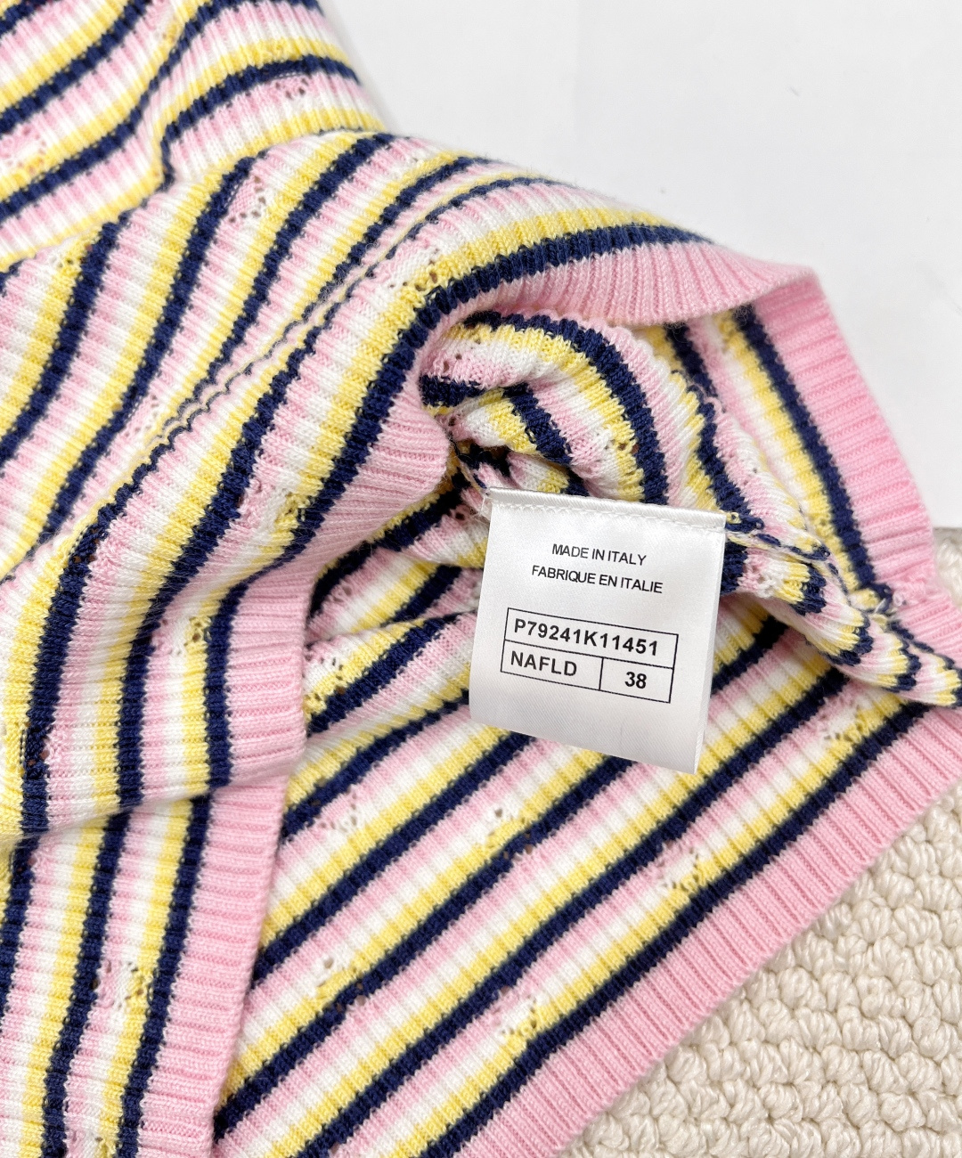 🆕CHANEL新款香家条纹背心裙 早春预告系列 经典圆领领口 立体logo徽章装饰点缀 彩色条纹配色 减