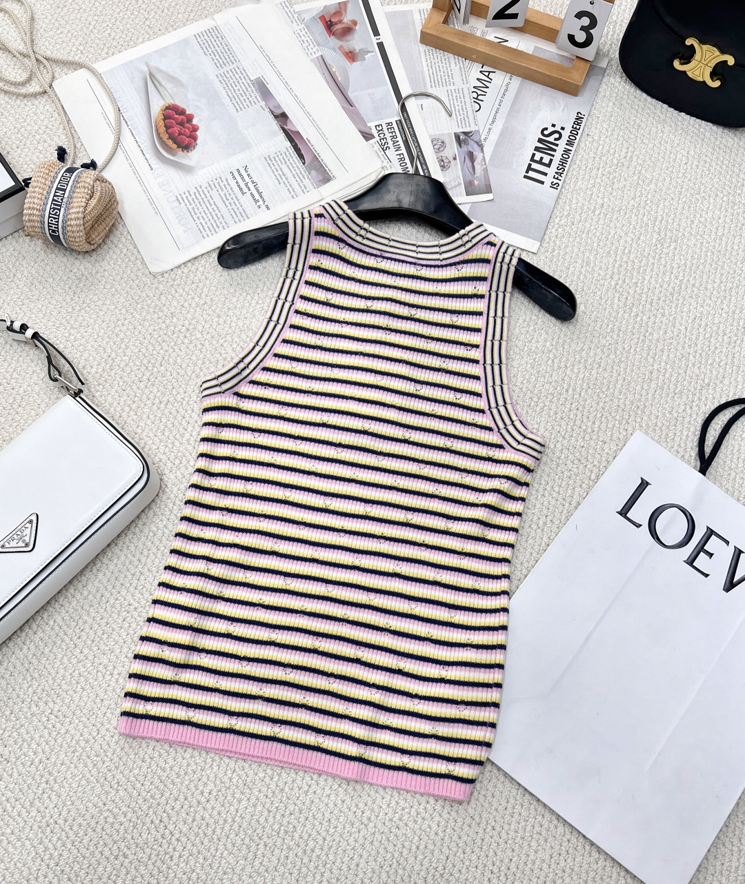 🆕CHANEL新款香家条纹针织背心 2025早春预告系列 经典圆领领口 立体logo徽章装饰点缀 彩色条